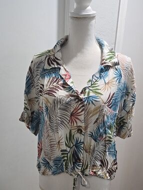 Moa Moa Tropical Leaf Crop Shirt in Green, Blue, Cream